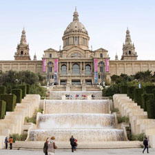 women at the Museu Nacional d'Art de Catalunya in Barcelona 